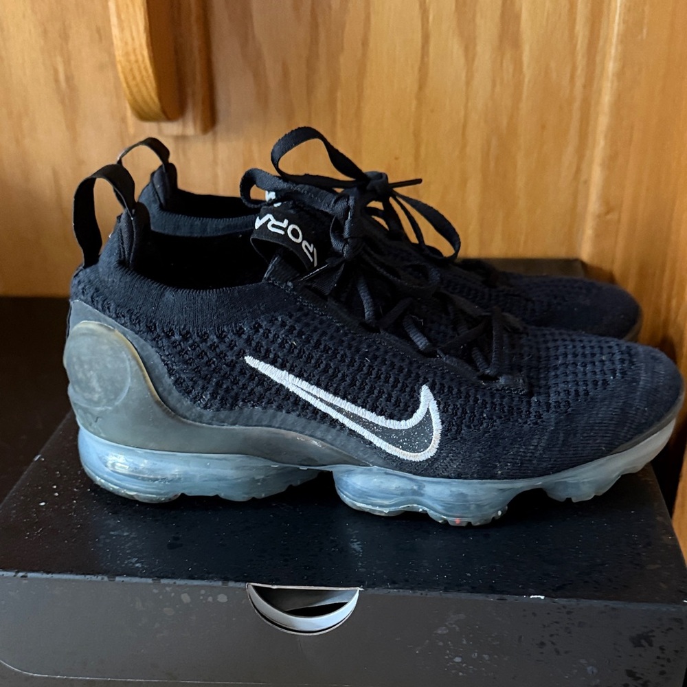 Nike vapormax size 7 women’s